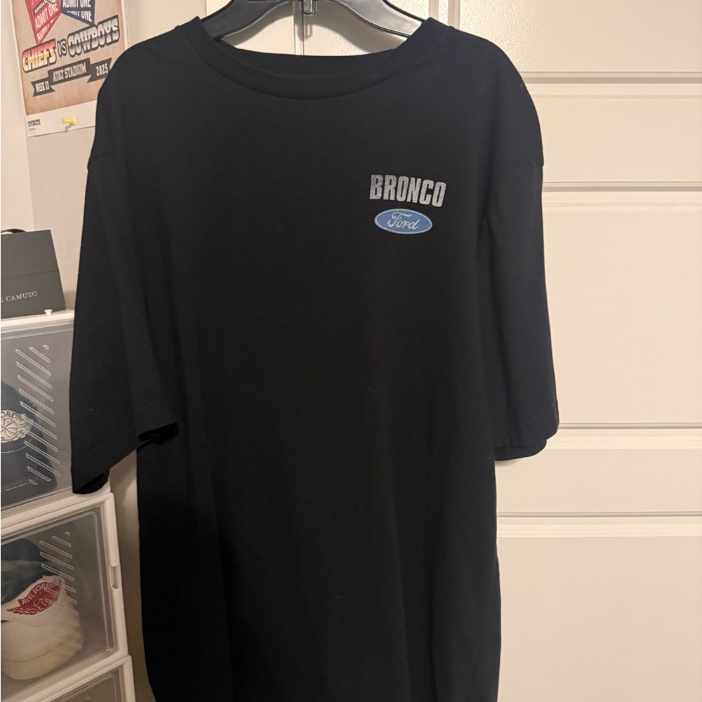 American Eagle Outfitters Black Short Sleeve Tee